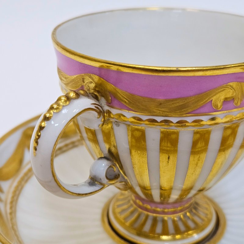 Чашка с крышкой и блюдцем для шоколада 