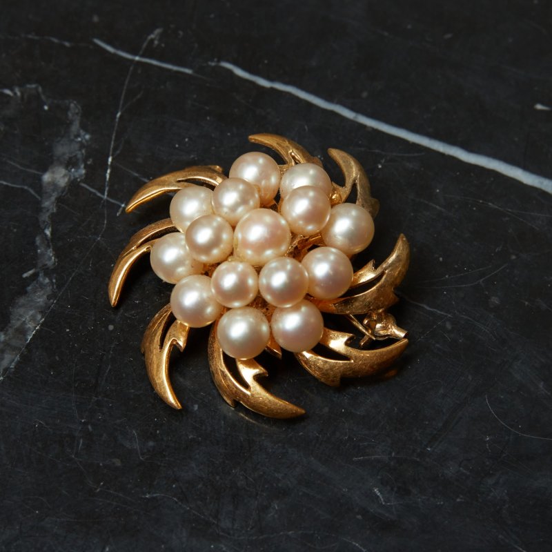 Брошь круглая золотые листья с жемчугом (д)