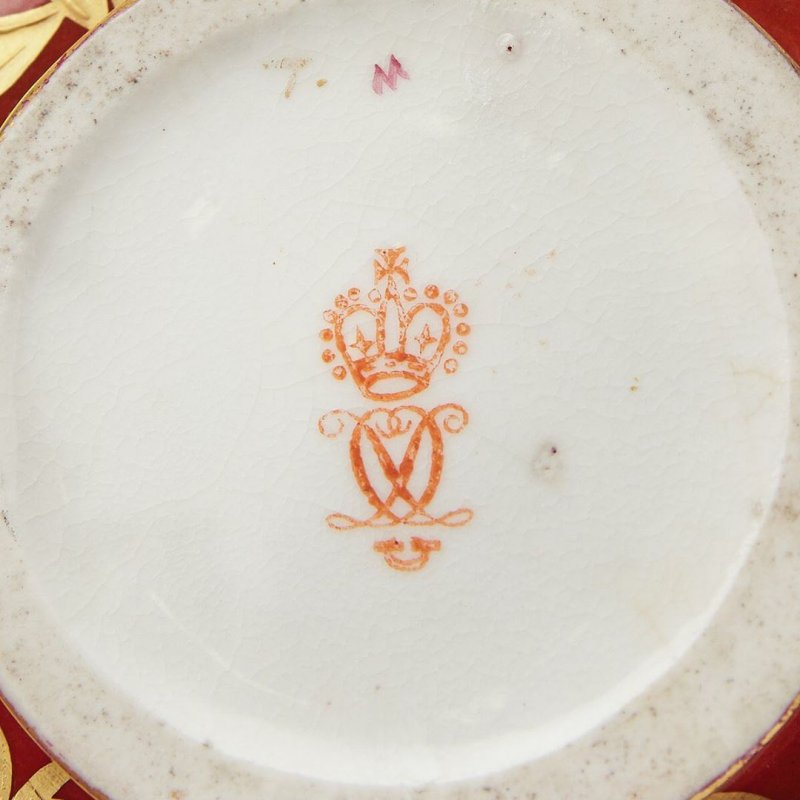 Фарфоровая ваза английской мануфактуры Royal Crown Derby 
