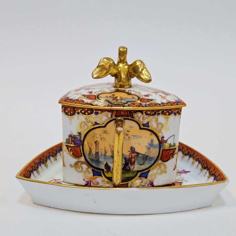 Чашка с крышкой и блюдцем для шоколада