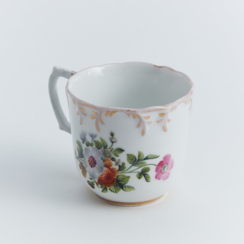 Старинная чашка с ручной росписью