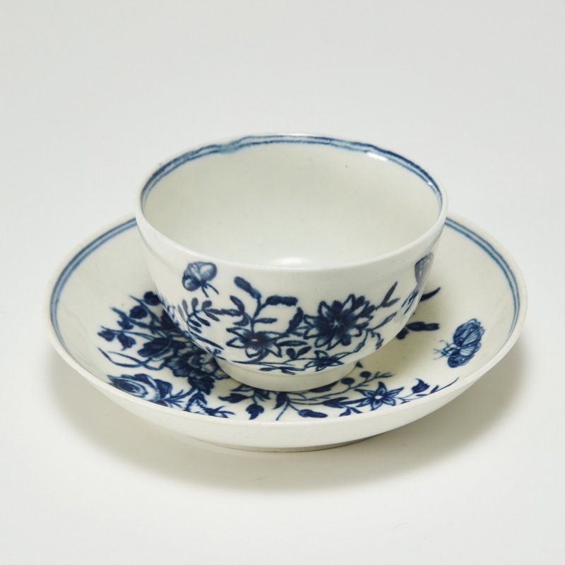 Старинная пиала с блюдцем. Декор «Three Flowers Pattern» («Три цветка»)