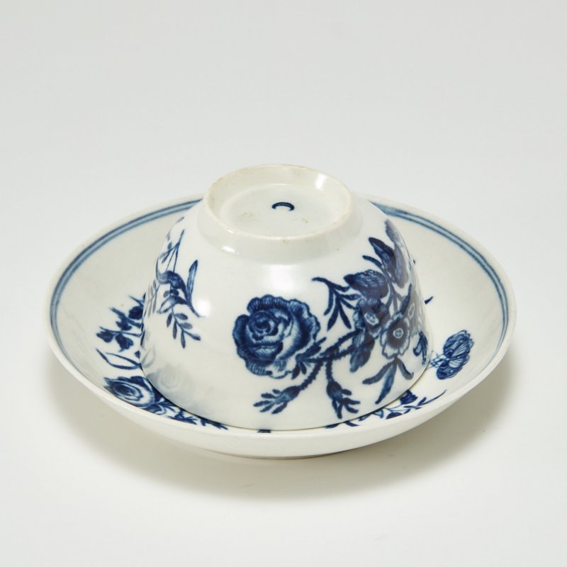 Старинная пиала с блюдцем. Декор «Three Flowers Pattern» («Три цветка»)