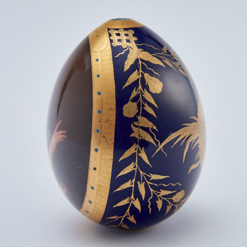 Шедевр! Фарфоровое пасхальное яйцо с изображением Архангела Гавриила