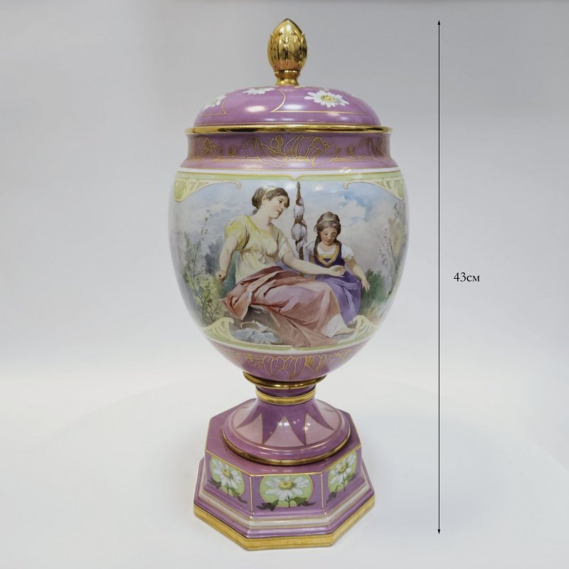 Ваза с крышкой на пьедестале в стиле модерн Пиркенхамер