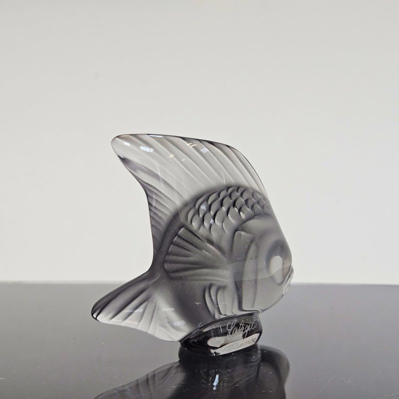 Хрустальная рыбка серого оттенка Lalique
