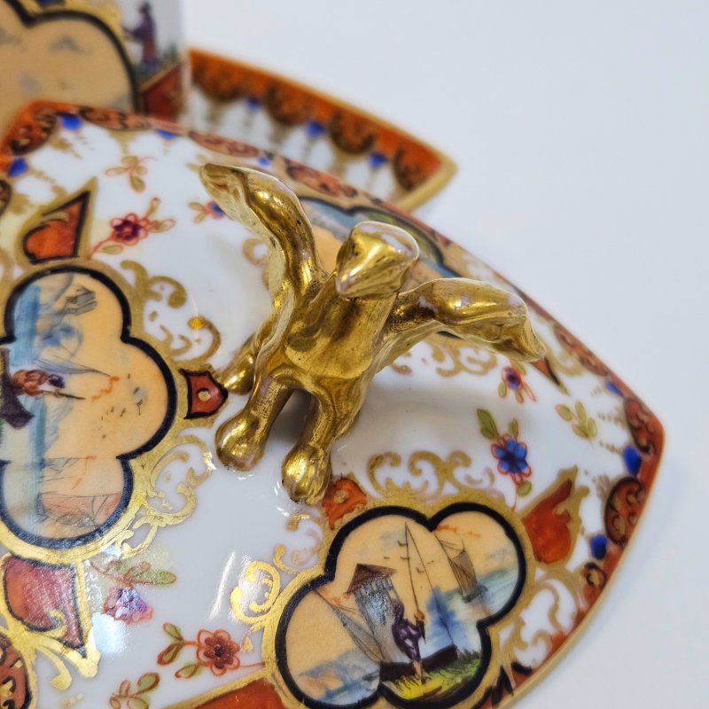 Чашка с крышкой и блюдцем для шоколада