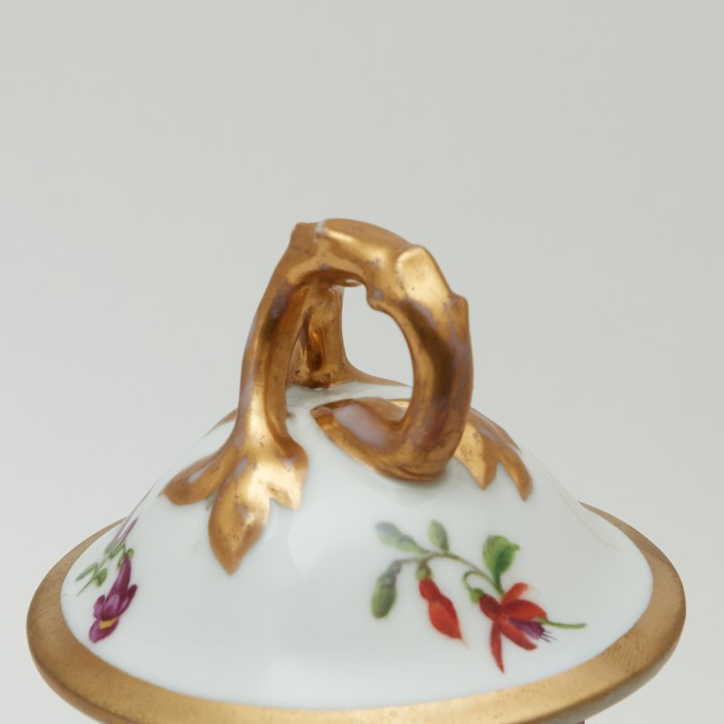 Старинный чайник с ручной росписью