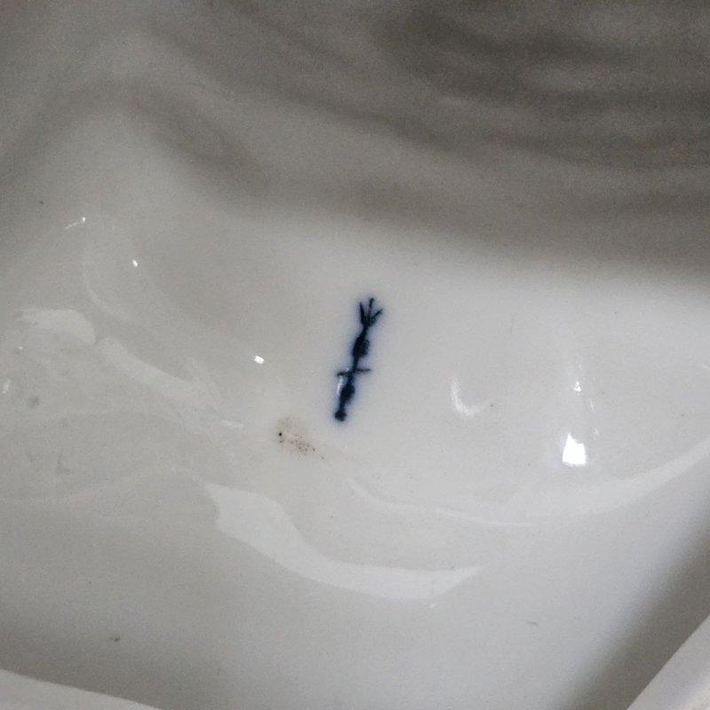 Статуэтка КПМ Аптекарь с микстурой и дама с младенцем