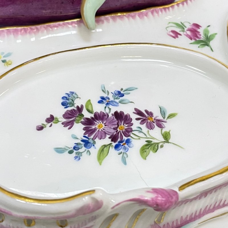 Письменный набор - чернильница с группой фигурок вторая половина 19 в Meissen 