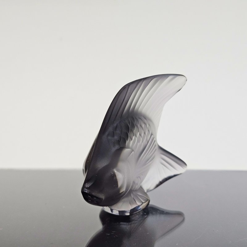Хрустальная рыбка серого оттенка Lalique