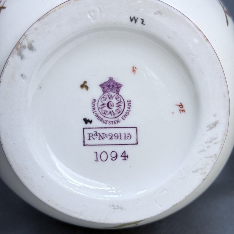 Старинный кувшин ручной работы blush ivory  Royal Worcester 1891 год