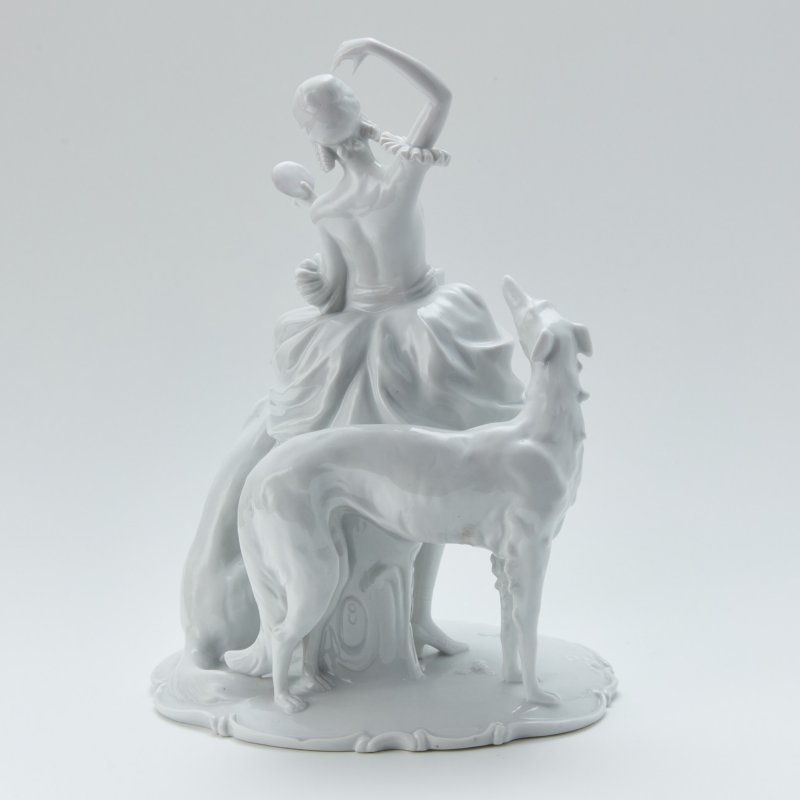 Старинная скульптурная группа Девушка Клара с борзыми