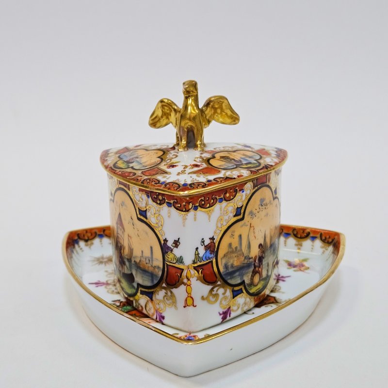 Чашка с крышкой и блюдцем для шоколада