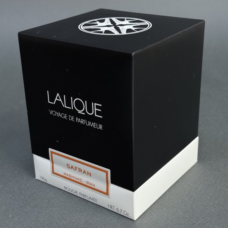 Ароматическая свеча Lalique Safron, Mashhad - Iran линейка ароматов для дома Voyage de Parfumeur 2024-2025 г (д)