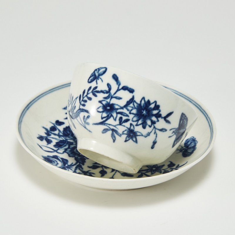 Старинная пиала с блюдцем. Декор «Three Flowers Pattern» («Три цветка»)