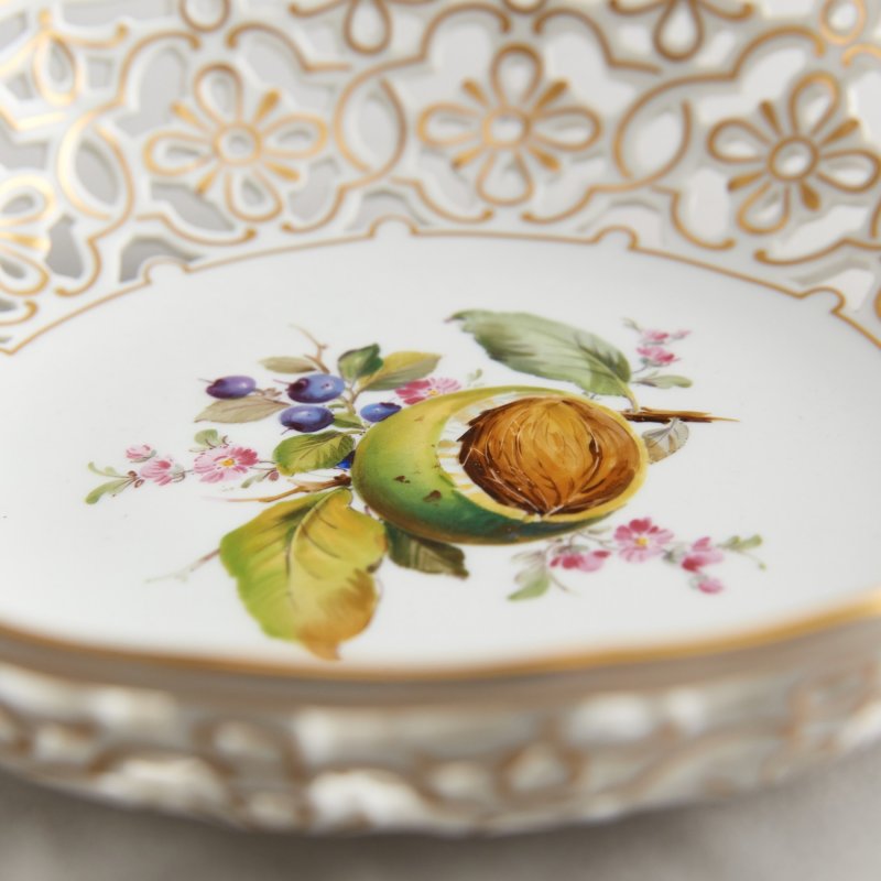 Коллекционное фарфоровое блюдо