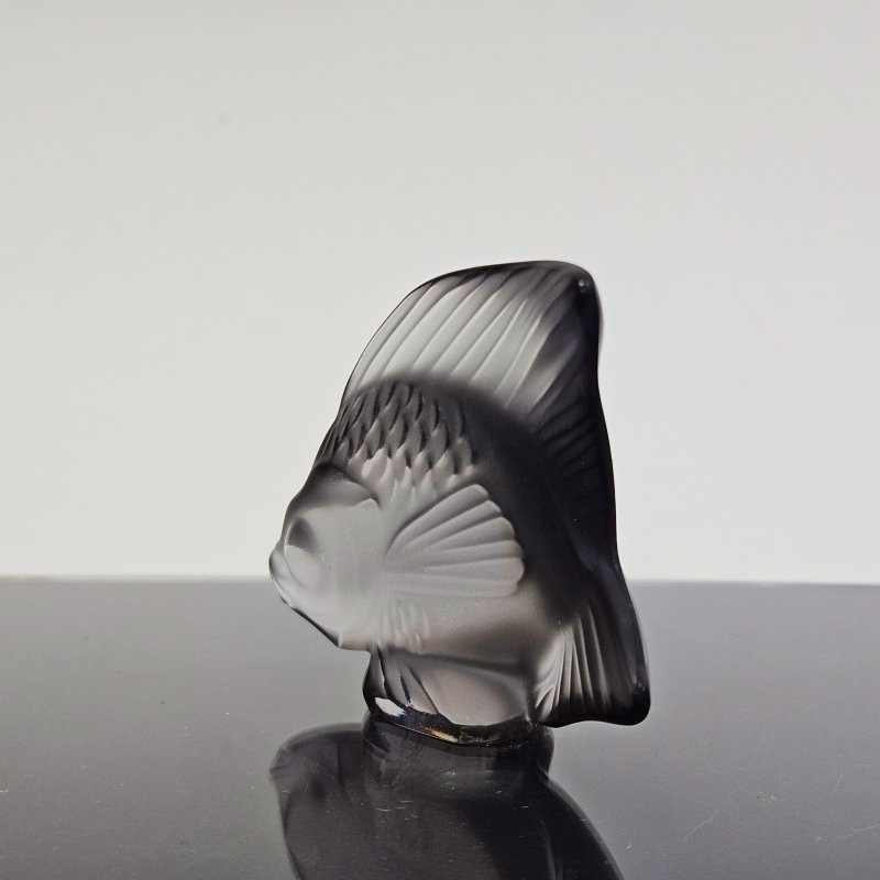 Хрустальная рыбка серого оттенка Lalique