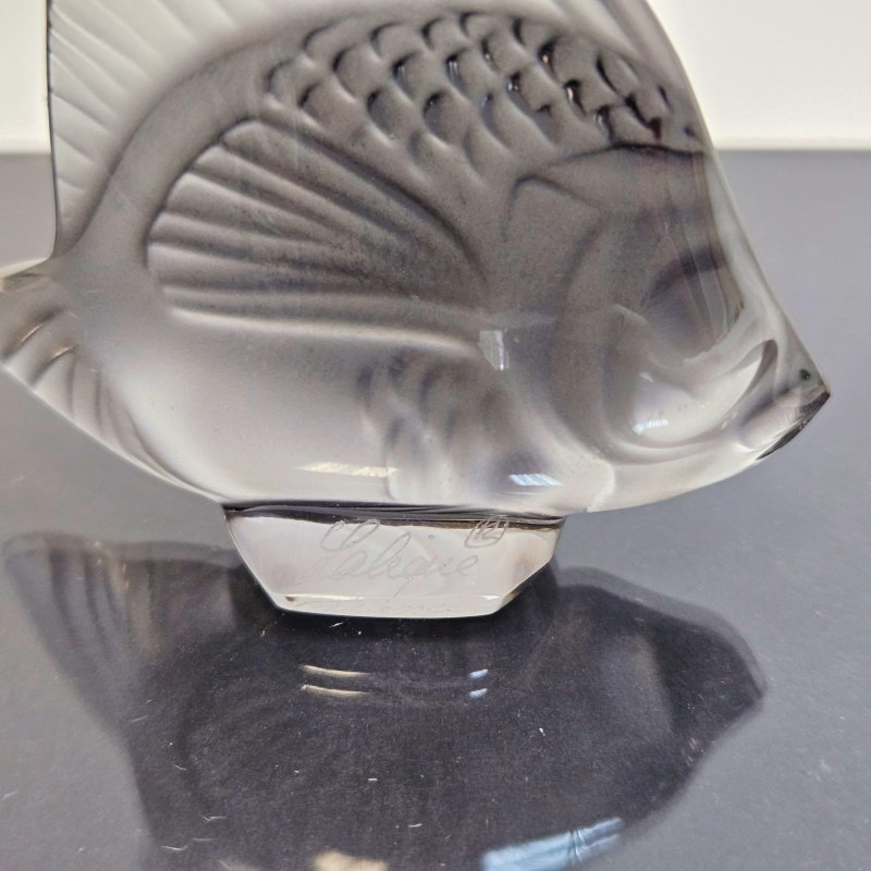 Хрустальная рыбка серого оттенка Lalique