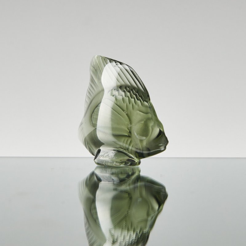 Хрустальная рыбка зеленого оттенка