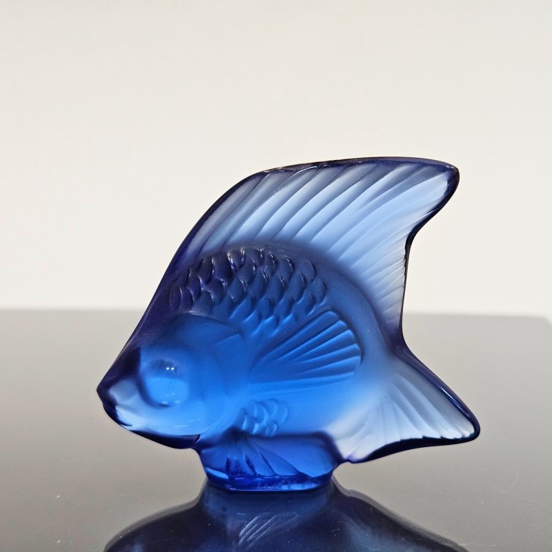 Хрустальная рыбка синего оттенка Lalique