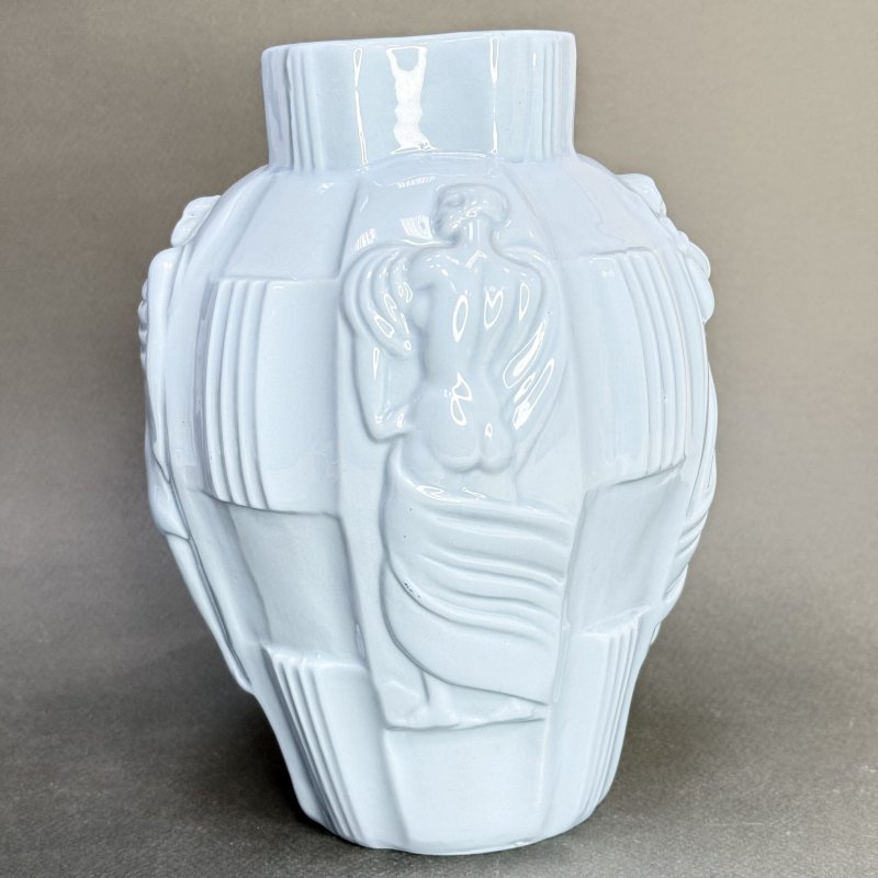 Ваза Ингрид разработанная Артуром Плевой для Курта Шлевогта в 1936 году Чехословакия 1936-1950 г