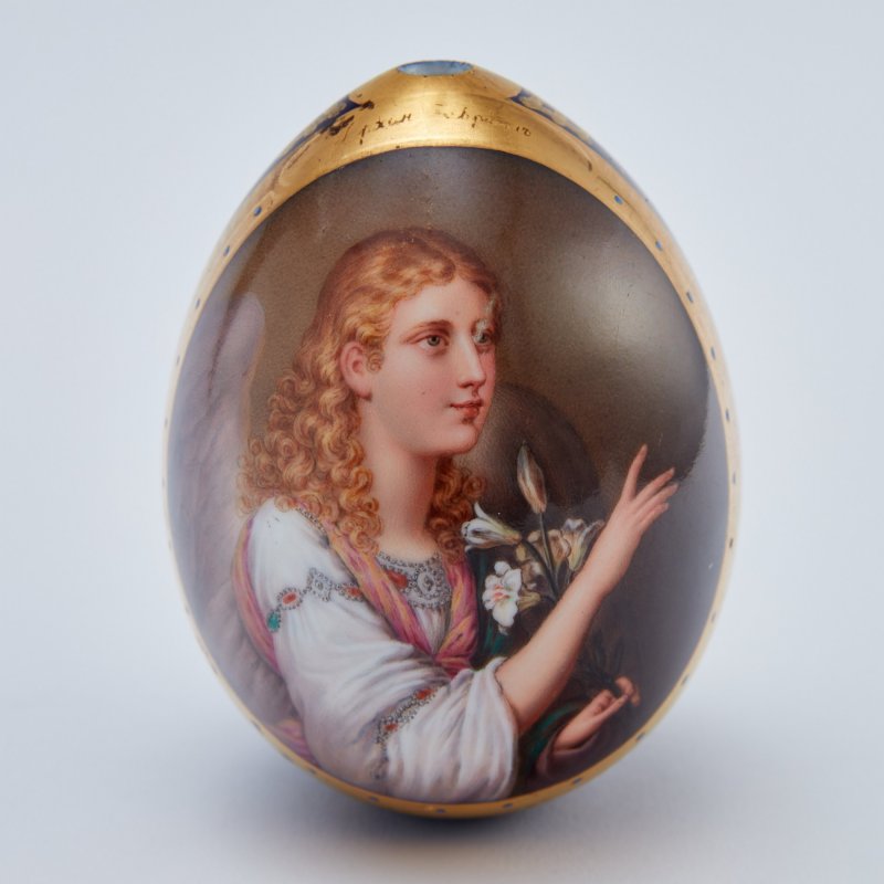 Шедевр! Фарфоровое пасхальное яйцо с изображением Архангела Гавриила