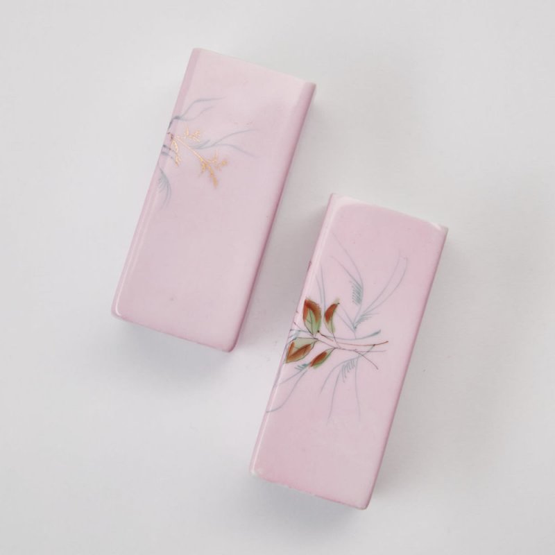 Предметы из туалетного набора Товарищество М.С.Кузнецова. Фабрика в Дулево.