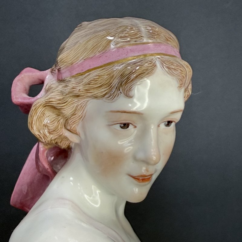 Скульптура Meissen HOOP THROWER ( Метатель обручей ) модель Reinhold Boeltzig (1863-1928) Германия 1909 г  