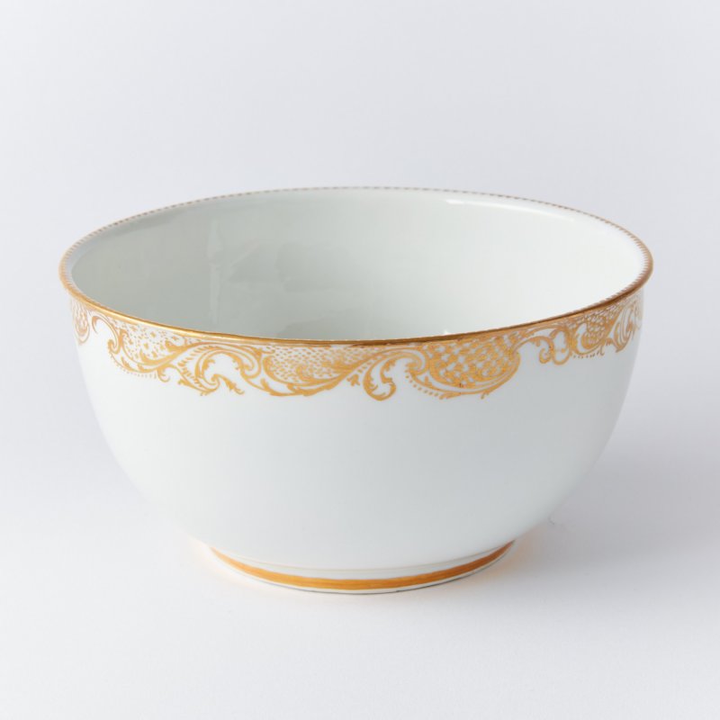 Старинная фарфоровая чаша с позолоченным узором