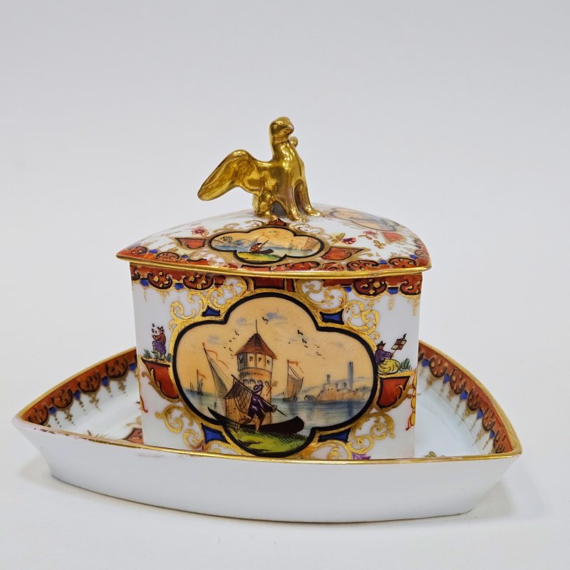 Чашка с крышкой и блюдцем для шоколада