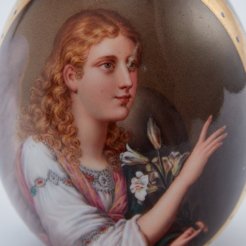 Шедевр! Фарфоровое пасхальное яйцо с изображением Архангела Гавриила