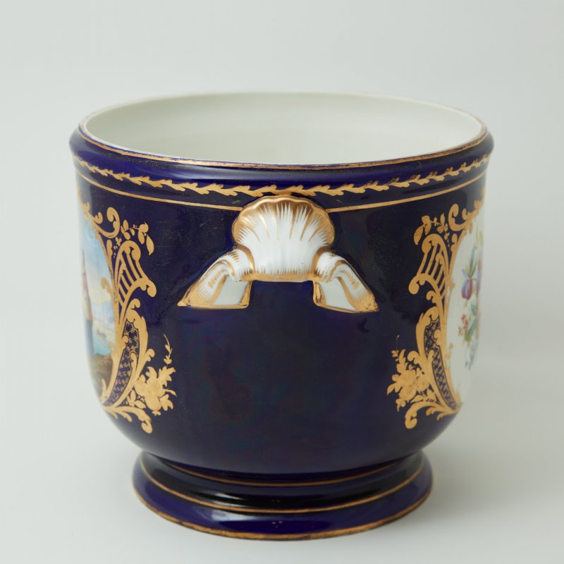 Кашпо в стиле Sevres 