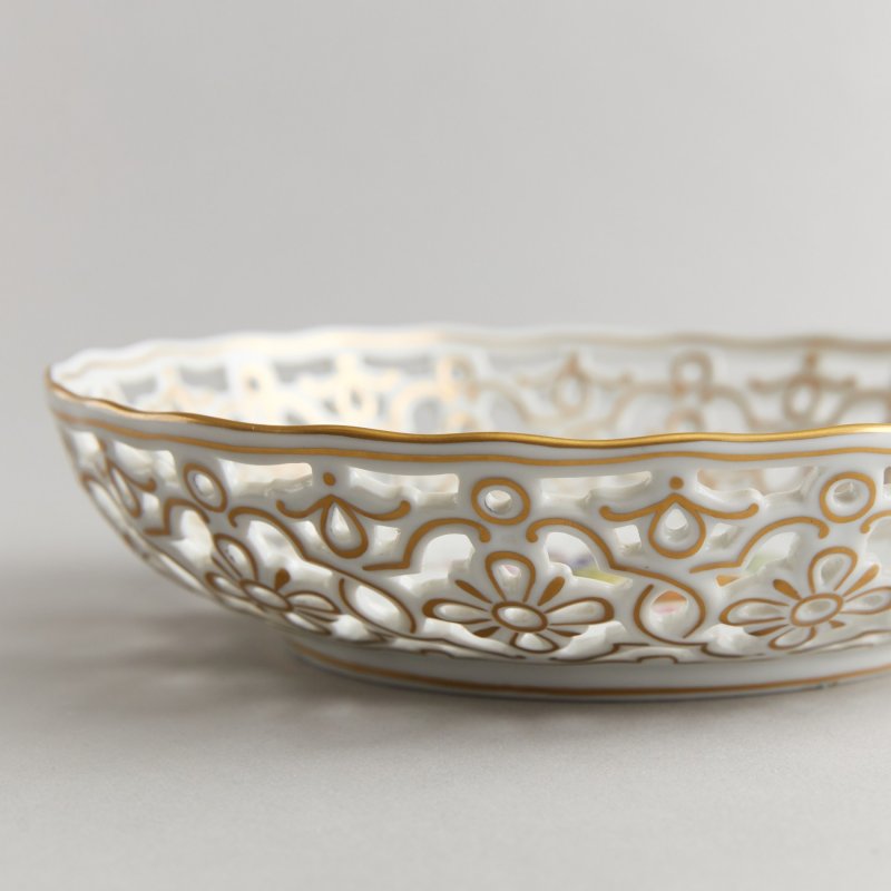 Коллекционное фарфоровое блюдо