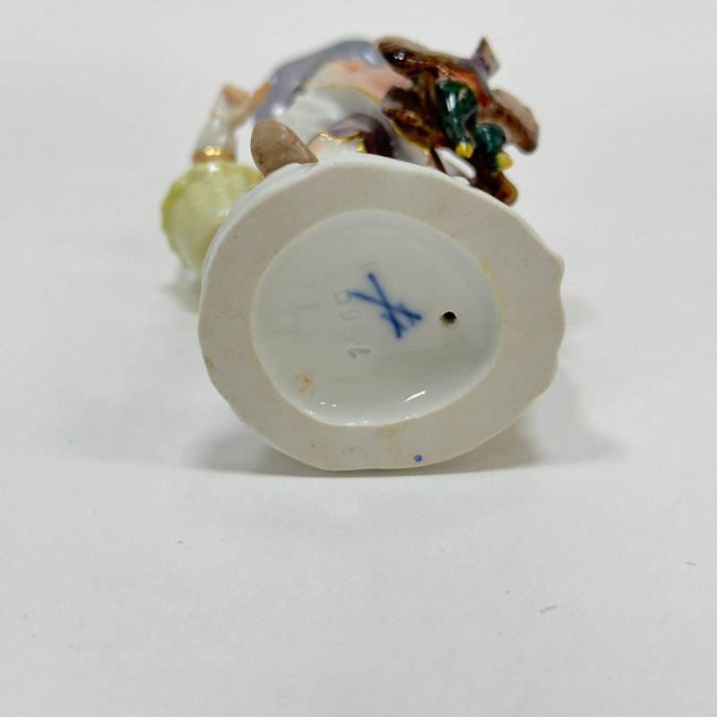 Фигурка Торговец птицей из серии Крики Парижа  Meissen 1950г