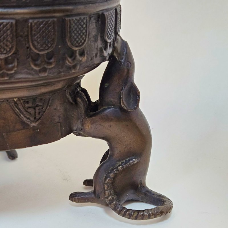 Пара ваз период Мейдзи с мышами