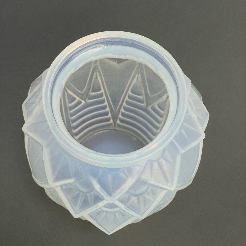 Ваза из опалового матового стекла стиле ар-деко Muller Frères Luneville