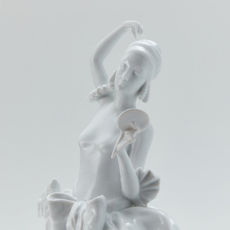 Старинная скульптурная группа Девушка Клара с борзыми