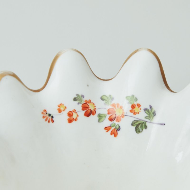 Старинная ваза бело-синяя с пейзажем (д)