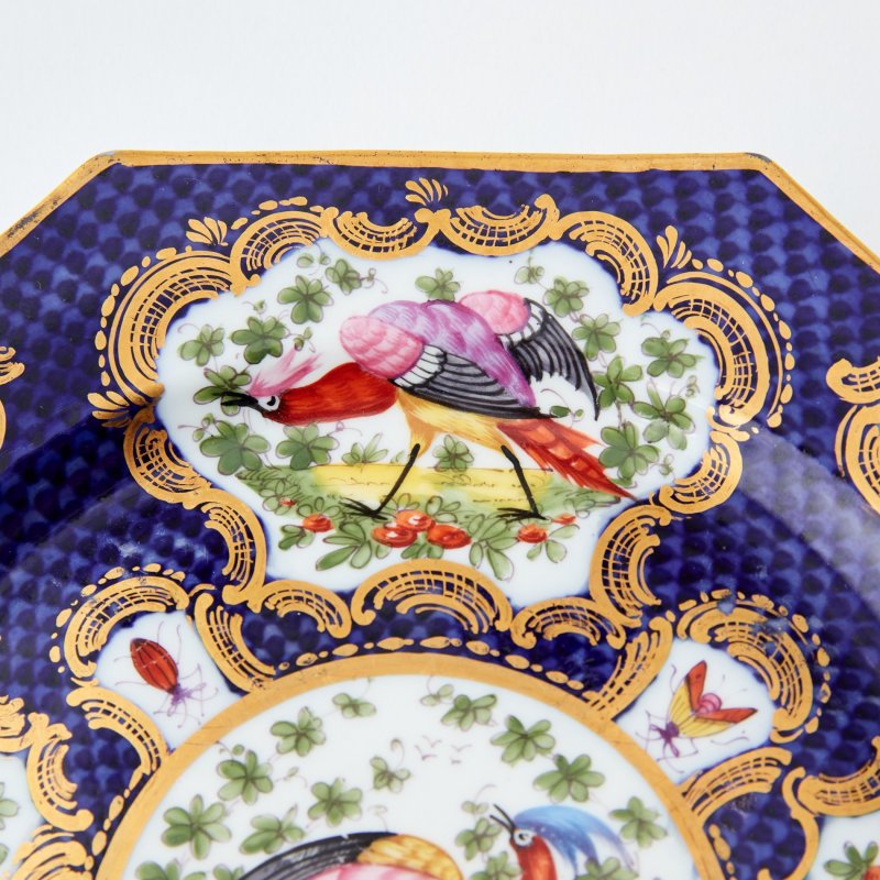 Старинное английское фарфоровое блюдо 8-ми угольной формы с ручной росписью