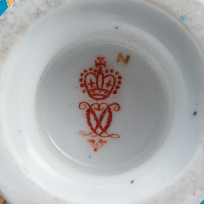 Антикварная вазочка бирюзового цвета с золотой росписью. (д)