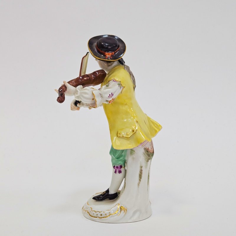 Статуэтка мальчик со скрипкой Meissen