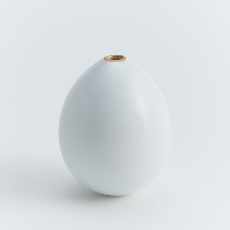 Фарфоровое пасхальное яйцо с вензелем императрицы Александры Федоровны.