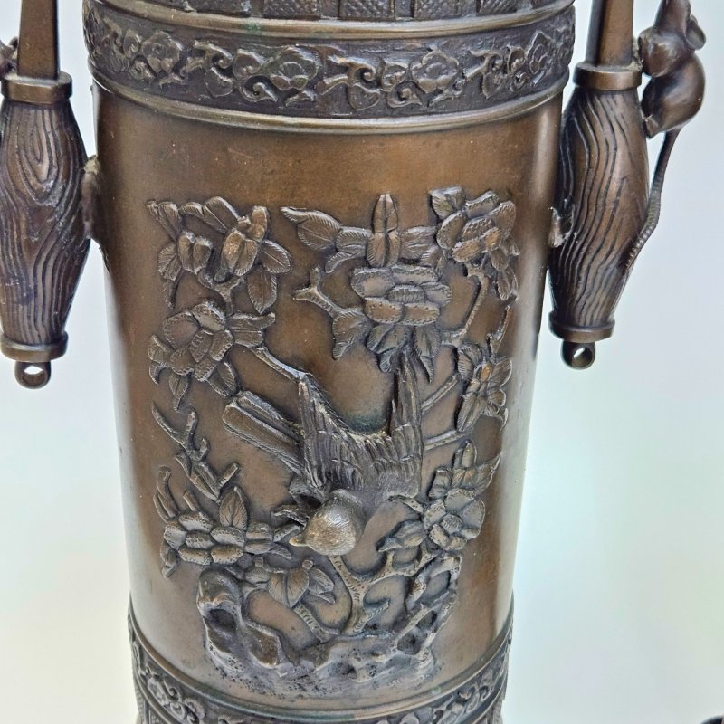 Пара ваз период Мейдзи с мышами