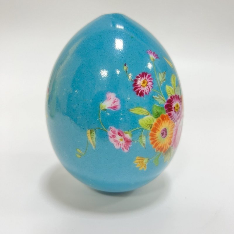 Яйцо пасхальное,Императорская Россия 2-я половина 19в. светло -бирюзовое крытье , ручная роспись  букет цветов.