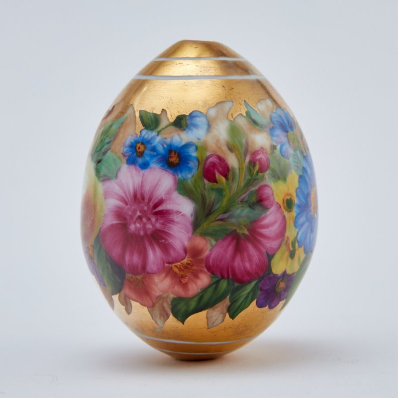 Редкость! Фарфоровое пасхальное яйцо с гирляндой из плодов и цветов