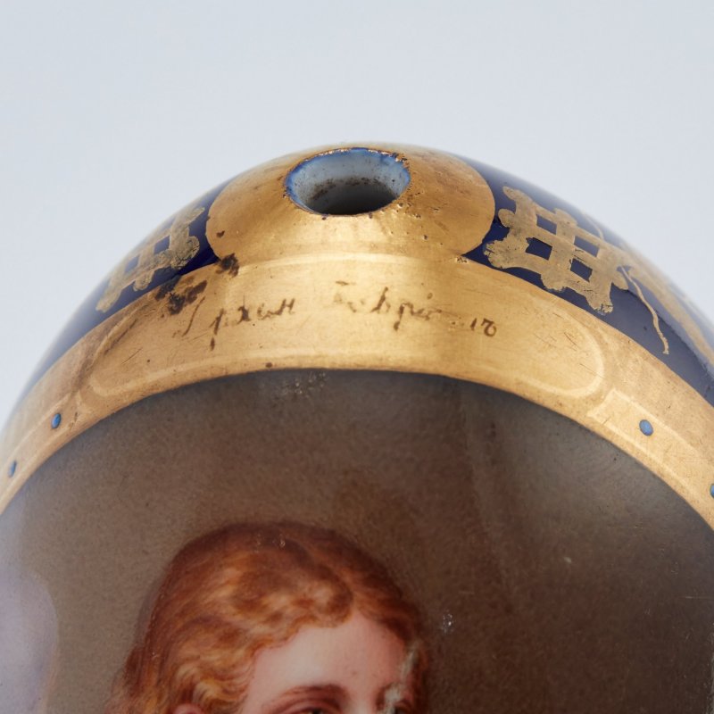 Шедевр! Фарфоровое пасхальное яйцо с изображением Архангела Гавриила