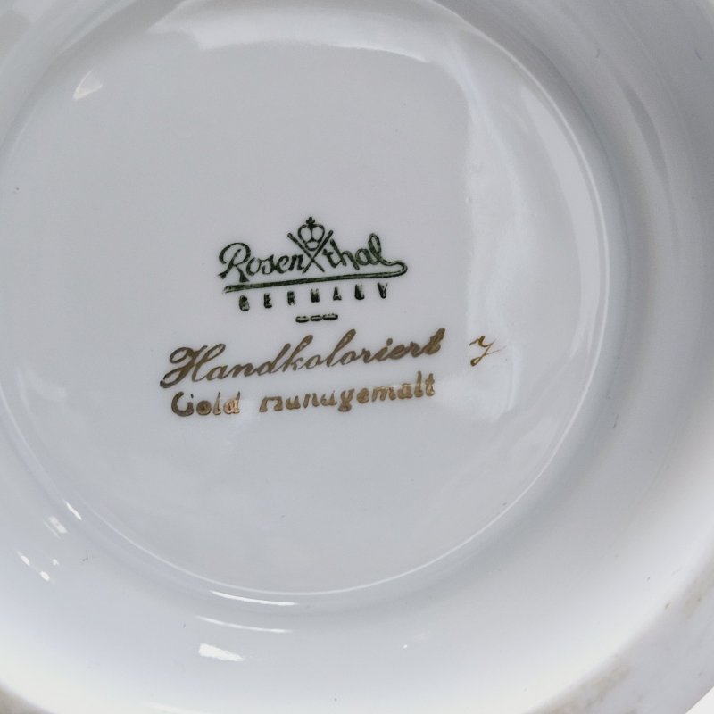 Ваза в форме урны с крышкой, нежно- голубое крытье, роспись орхидея, золочение  крышки и основания