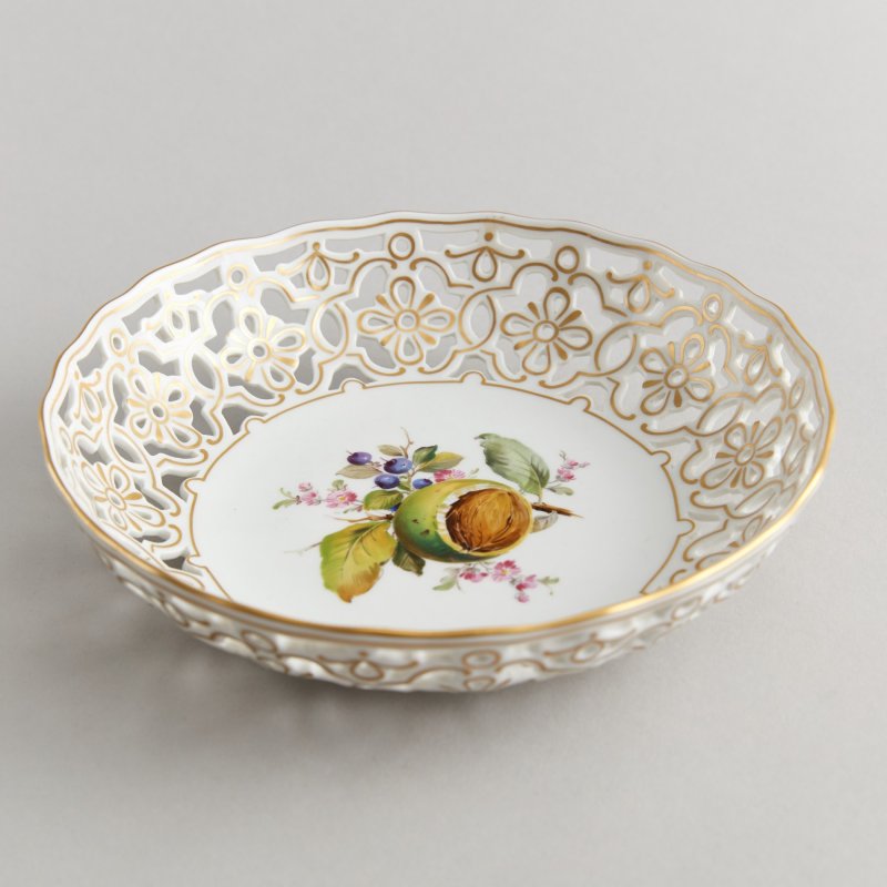 Коллекционное фарфоровое блюдо
