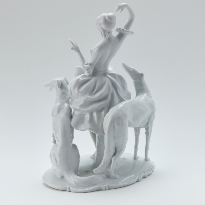 Старинная скульптурная группа Девушка Клара с борзыми